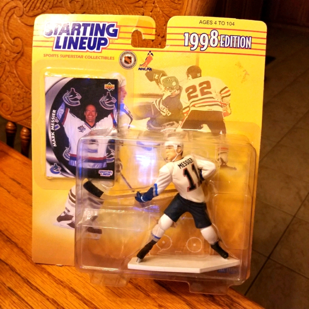 Mark Messier Hokey Figure - Picture 1 of 5